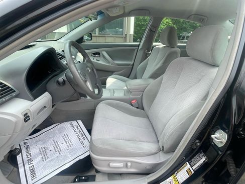 Used 2010 Toyota Camry LE FWD image 11