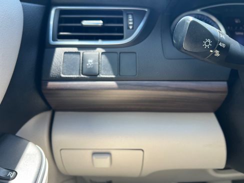 Used 2017 Toyota Camry LE FWD image 28