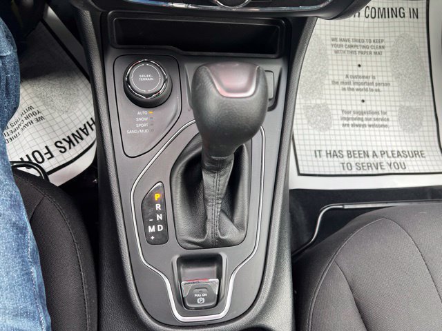 Used 2019 Jeep Cherokee Latitude w/ Cold Weather Group AWD/4WD image 27