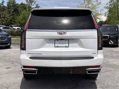 Used 2022 Cadillac Escalade ESV Premium Luxury AWD/4WD image 4