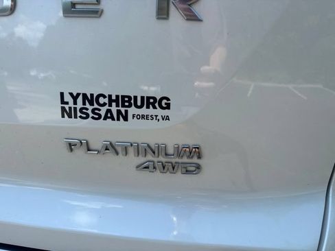 Used 2024 Nissan Pathfinder Platinum w/ Cargo Package AWD/4WD image 10