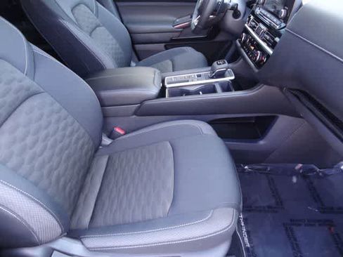 Used 2025 Nissan Pathfinder SV FWD image 18