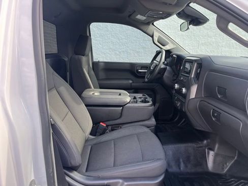 Used 2024 GMC Sierra 1500 Pro w/ Convenience Package image 8