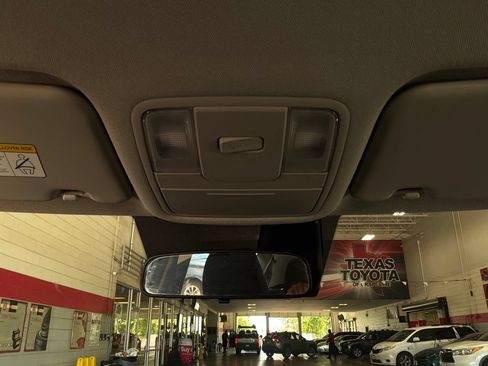 Used 2025 Kia Soul LX w/ LX Technology Package FWD image 14