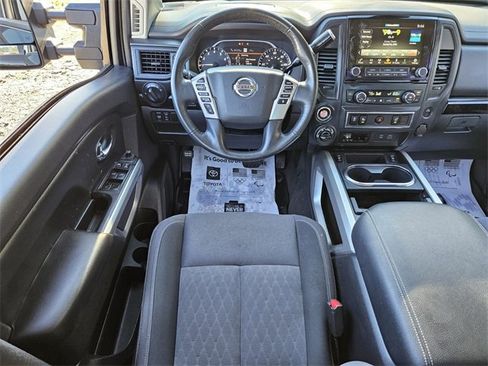 Used 2022 Nissan Titan SV w/ SV Convenience Package image 11