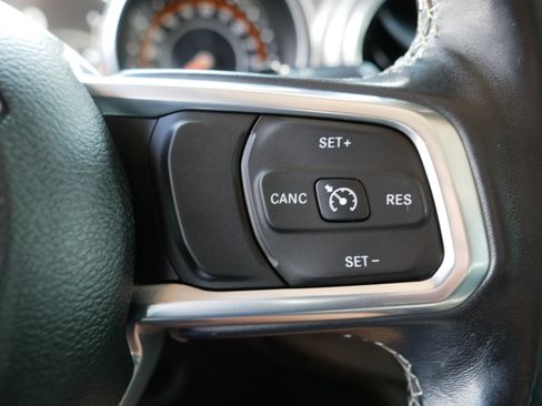 Used 2018 Jeep Wrangler Unlimited Sahara w/ Dual Top Group AWD/4WD image 29