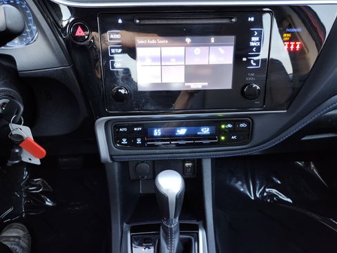 Used 2018 Toyota Corolla SE image 27