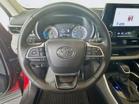 Used 2025 Toyota Highlander XLE AWD/4WD image 15