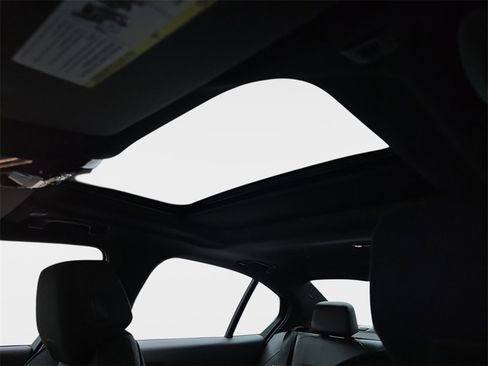 Used 2025 BMW 530i xDrive w/ M Sport Package image 33