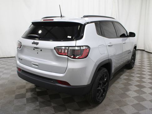 Used 2025 Jeep Compass Latitude w/ Sun & Sound Group image 38