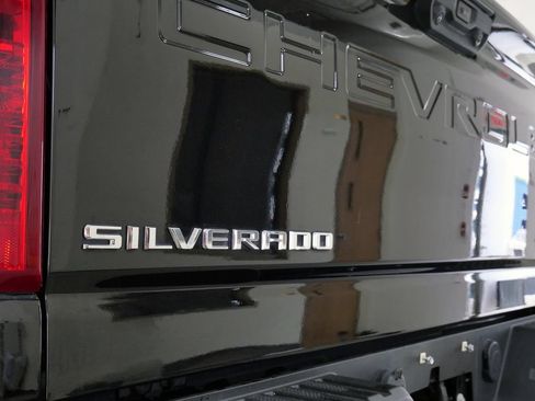 Used 2024 Chevrolet Silverado 2500 Custom w/ Custom Value Package AWD/4WD image 9