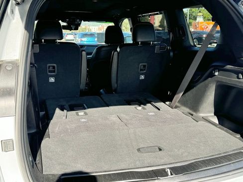 Used 2024 Jeep Grand Cherokee L Limited w/ Luxury Tech Group II image 8