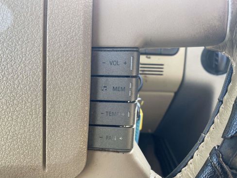 Used 2004 Ford F150 Lariat image 23