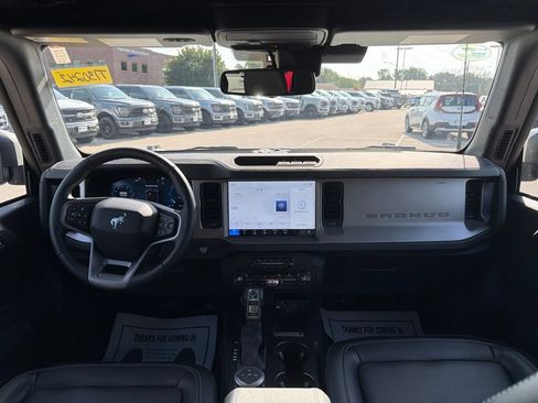 Used 2025 Ford Bronco Outer Banks AWD/4WD image 13