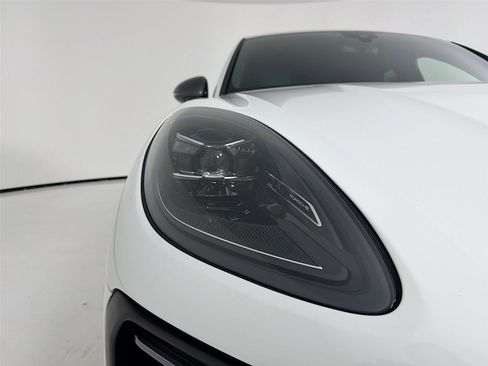 Used 2023 Porsche Macan Turbo AWD/4WD image 31