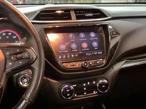 Used 2022 Chevrolet TrailBlazer RS w/ Sun and Liftgate Package image 9