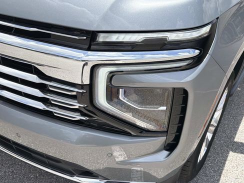 Used 2025 Chevrolet Suburban Premier RWD image 10