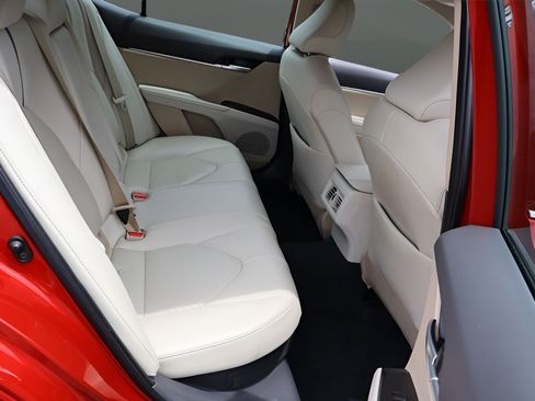 Used 2024 Toyota Camry XLE FWD image 19
