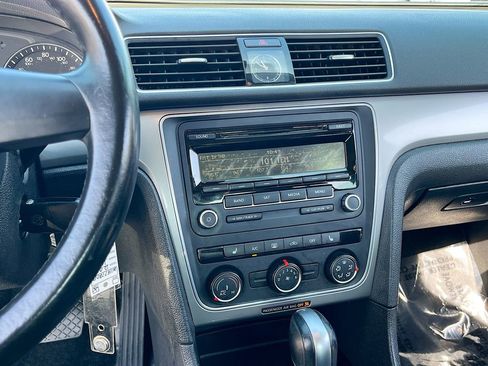 Used 2015 Volkswagen Passat 1.8T Wolfsburg Edition image 13