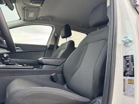 Used 2024 Kia Sportage LX image 16