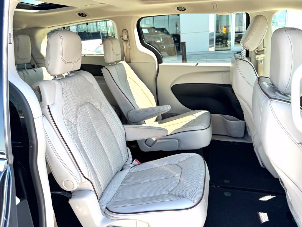Used 2020 Chrysler Pacifica Limited FWD image 20