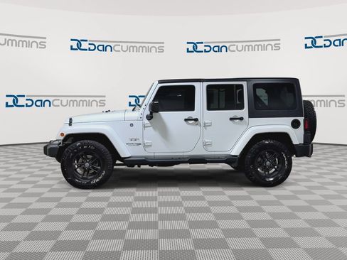 Used 2018 Jeep Wrangler Unlimited Sahara AWD/4WD image 5