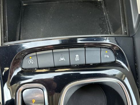 Used 2022 Buick Encore GX Preferred w/ Cold Weather Comfort Package image 34