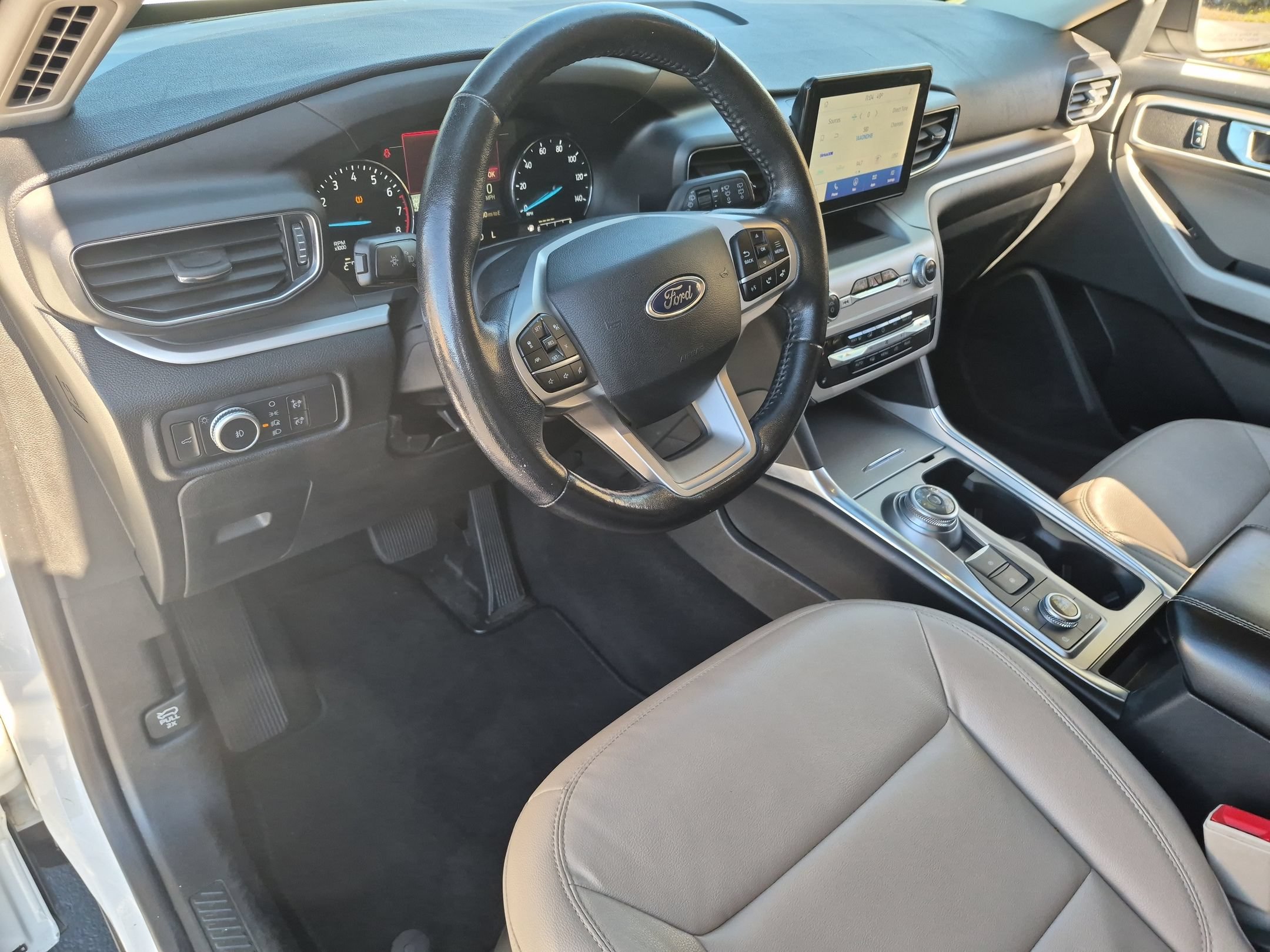 Used 2021 Ford Explorer XLT w/ Equipment Group 202A AWD/4WD image 11