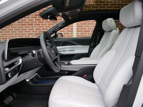 Certified 2024 Cadillac Lyriq Luxury w/ LPO, Floor Liner Package AWD/4WD image 6