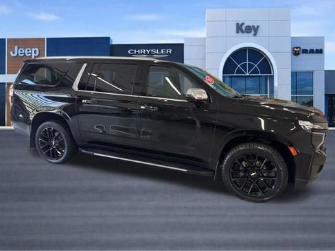 Used 2023 Chevrolet Suburban Premier AWD/4WD image 10