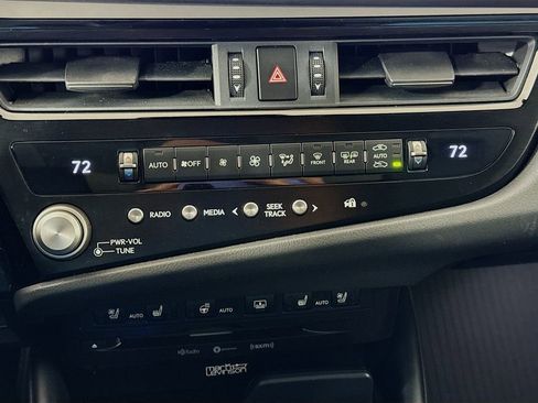 Used 2022 Lexus ES 300h Ultra Luxury w/ Accessory Package 2 image 16