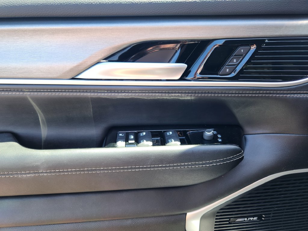 Used 2025 Jeep Wagoneer 4WD image 30