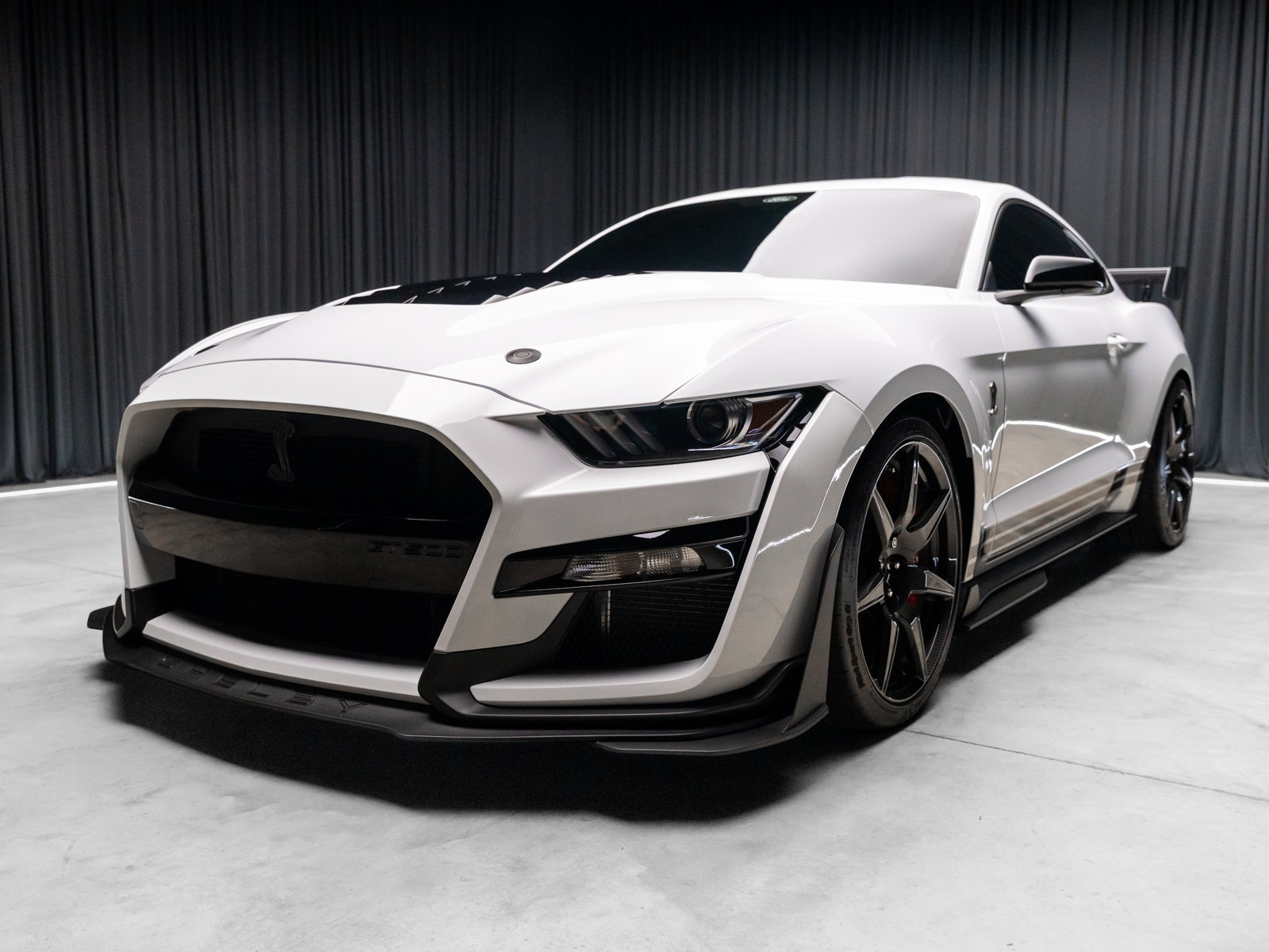 Used 2021 Ford Mustang Shelby GT500 w/ Carbon Fiber Track Pack RWD image 24