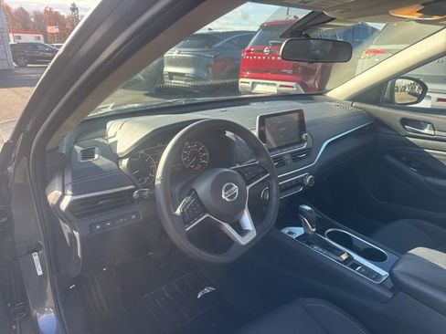 Used 2021 Nissan Altima 2.5 SV w/ SV Premium Package image 9