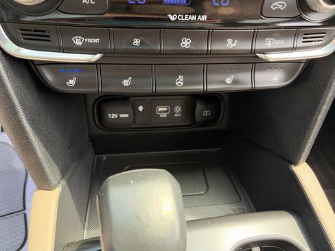 Used 2020 Hyundai Santa Fe Limited AWD/4WD image 23