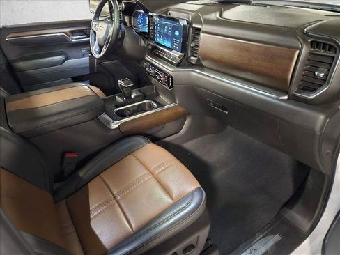 Used 2024 Chevrolet Silverado 1500 High Country w/ High Country Premium Package AWD/4WD image 19