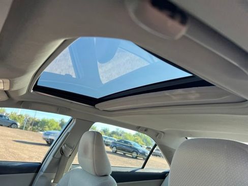 Used 2014 Toyota Camry XLE w/ Moonroof Package FWD image 26
