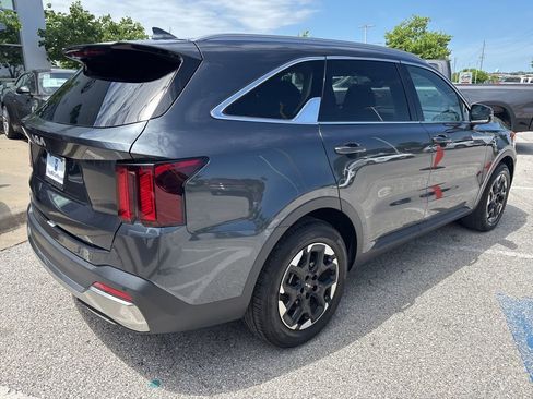 Used 2024 Kia Sorento S FWD image 26