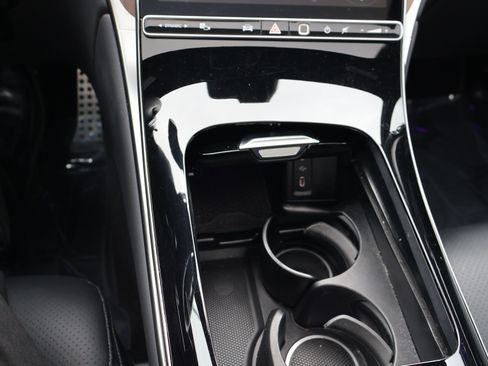 Certified 2025 Mercedes-Benz GLC 300 image 40