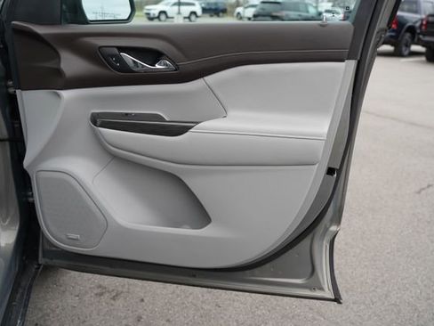 Used 2019 GMC Acadia SLT image 21