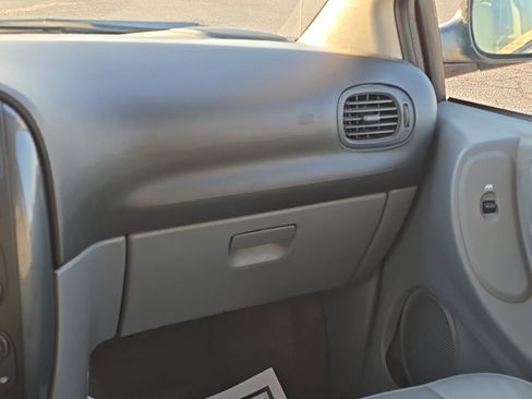 Used 2005 Dodge Grand Caravan SXT w/ Leather Interior Group image 35