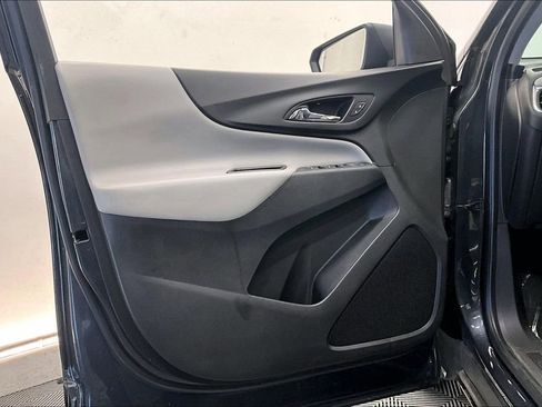 Used 2022 Chevrolet Equinox LS w/ LS Convenience Package image 24