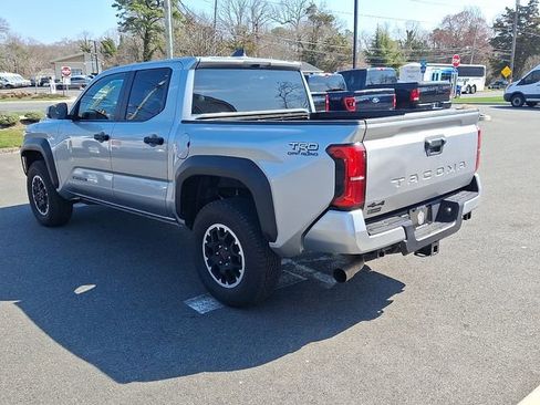 Used 2024 Toyota Tacoma TRD Off-Road AWD/4WD image 6