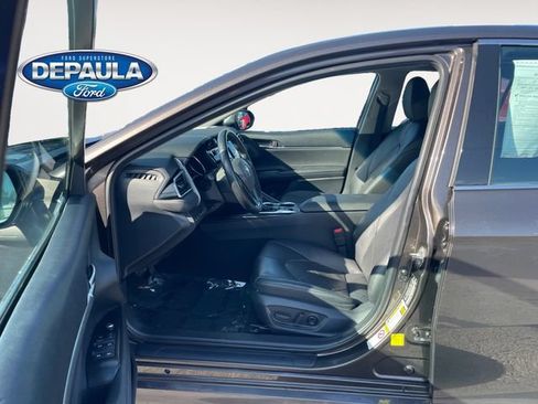 Used 2018 Toyota Camry XLE FWD image 11