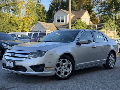 Used 2010 Ford Fusion SE FWD image 2