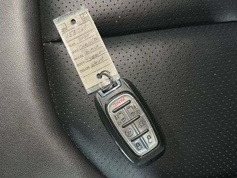 Used 2024 Chrysler Pacifica Limited FWD image 33