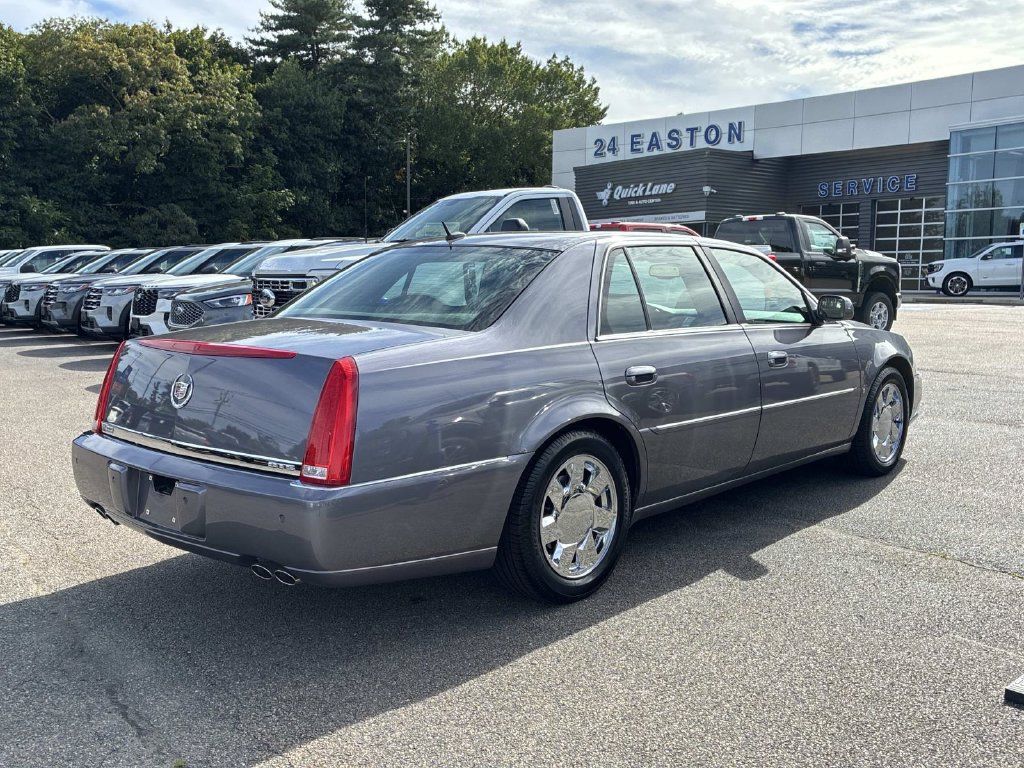 Used 2007 Cadillac DTS Luxury I w/ Sun And Navigation Package FWD image 7