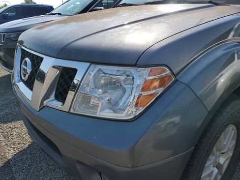 Used 2019 Nissan Frontier SV w/ Value Truck Package RWD image 5
