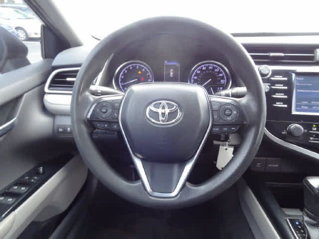 Used 2018 Toyota Camry LE FWD image 12
