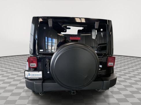 Used 2015 Jeep Wrangler Unlimited Sahara image 8
